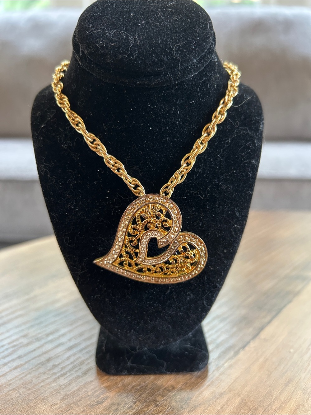 Vintage Gold Tone Heart Filigree Pendant/Brooch Necklace